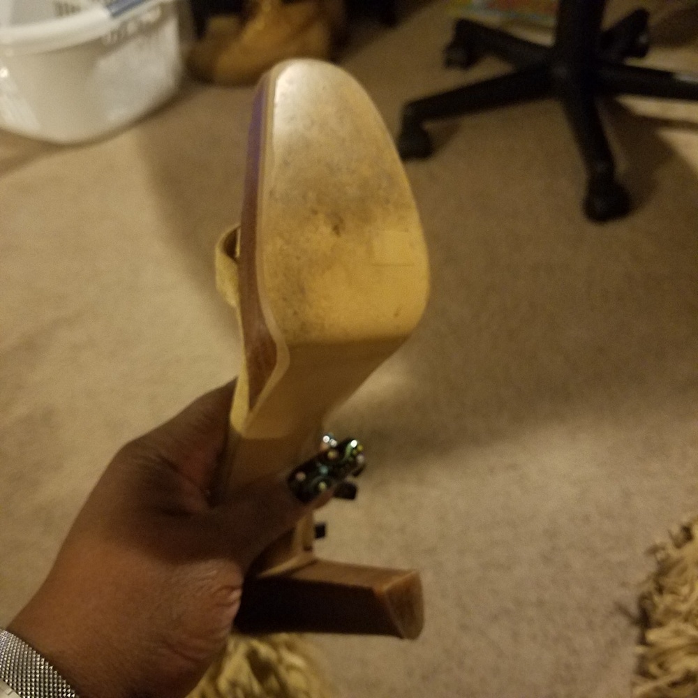 Shoes - Picture 3 of 4
